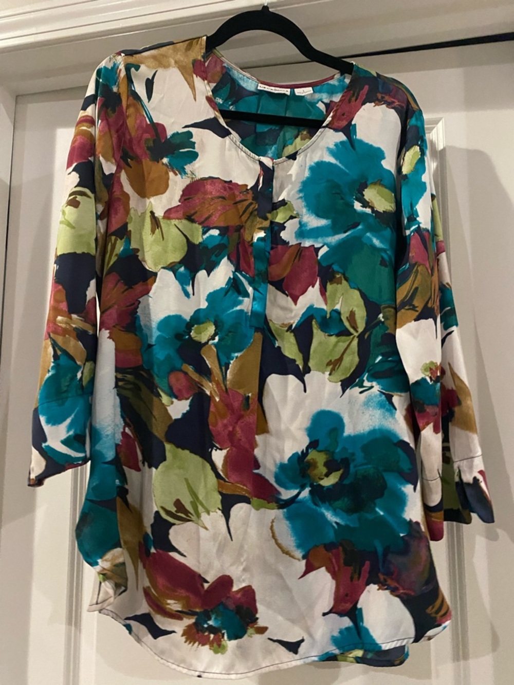 Liz Claiborne 100% polyester top
